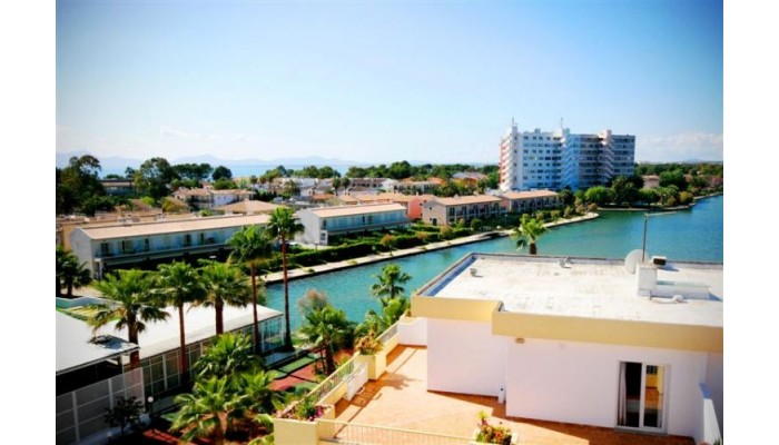El Lago Apartments poza 1