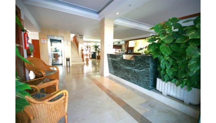 El Lago Apartments poza 2