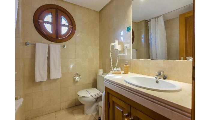 Reveron Apartments poza 9