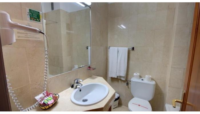 Reveron Apartments poza 5