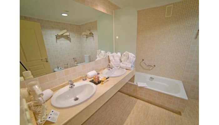 Holiday World Riwo Hotel poza 3