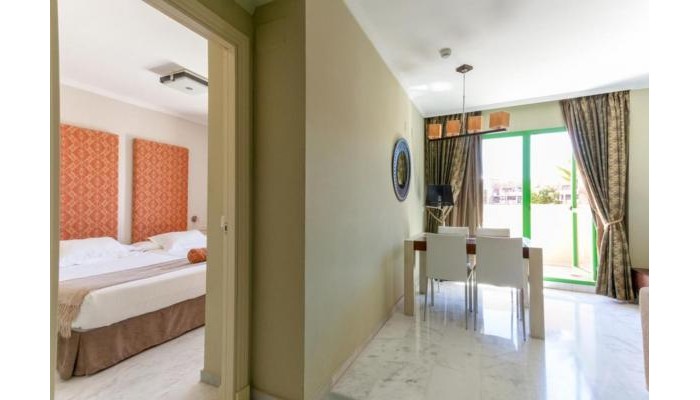 Holiday World Riwo Hotel poza 5