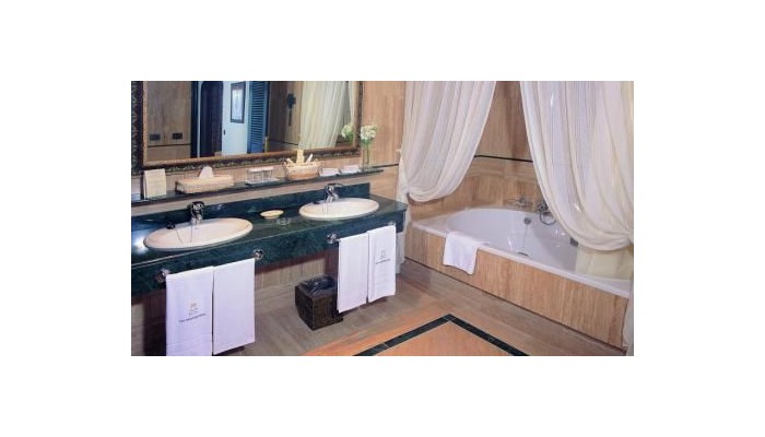 Hotel Las Madrigueras poza 2